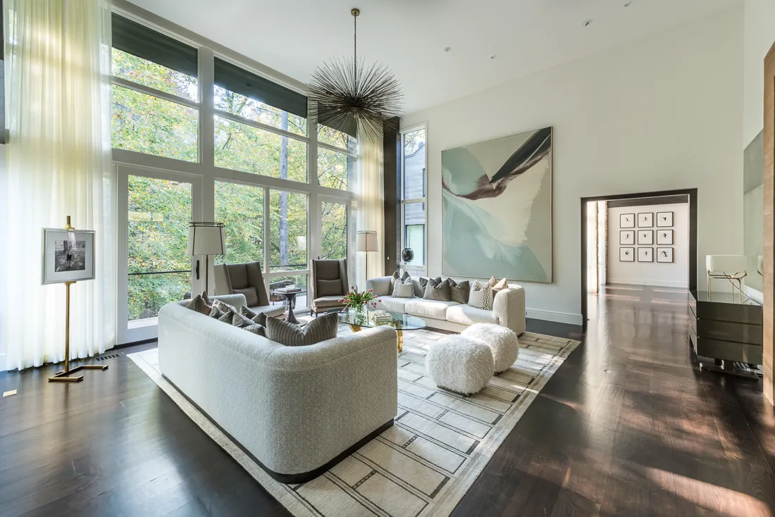 Avalon — Living room with Lumiere chandelier