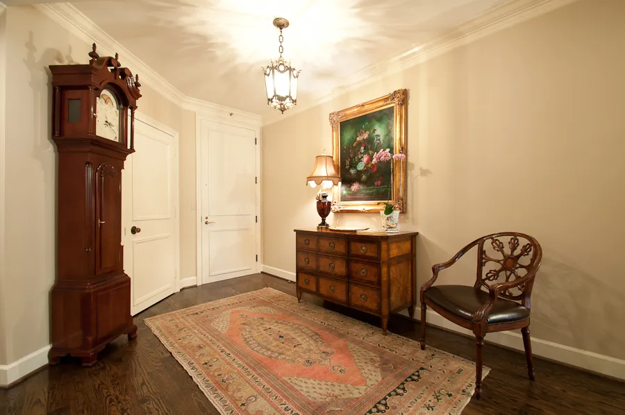 Park Place on Peachtree — Hallway with antique clock