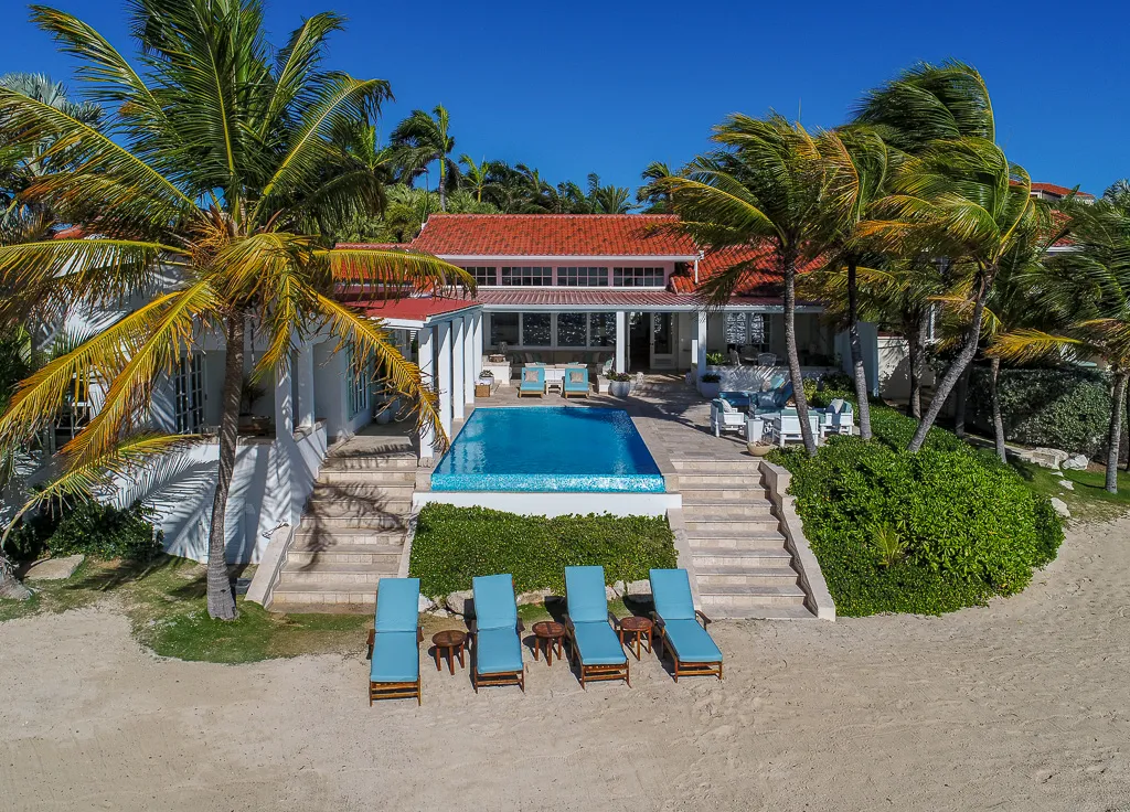 Tortuga — Villa from the beach