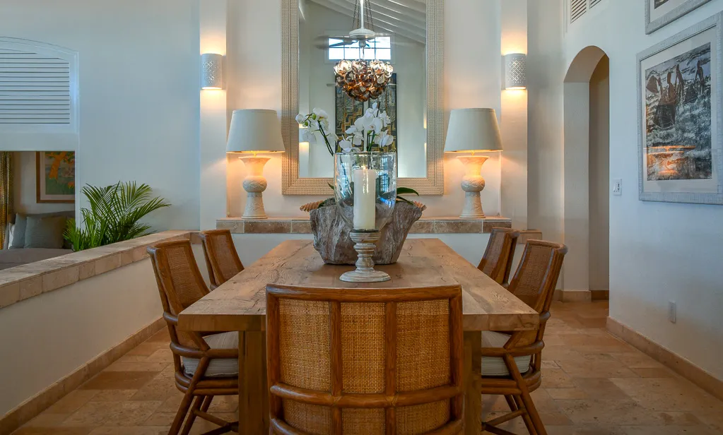 Tortuga — Dining room