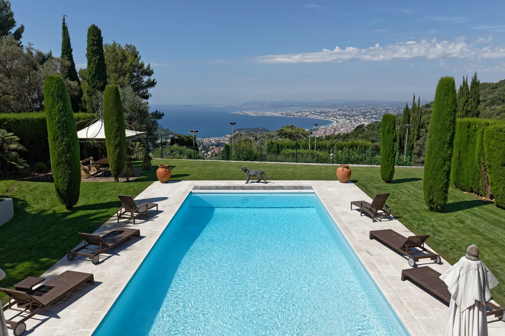 Côte d’Azur — Pool terrace overlooking the Riviera