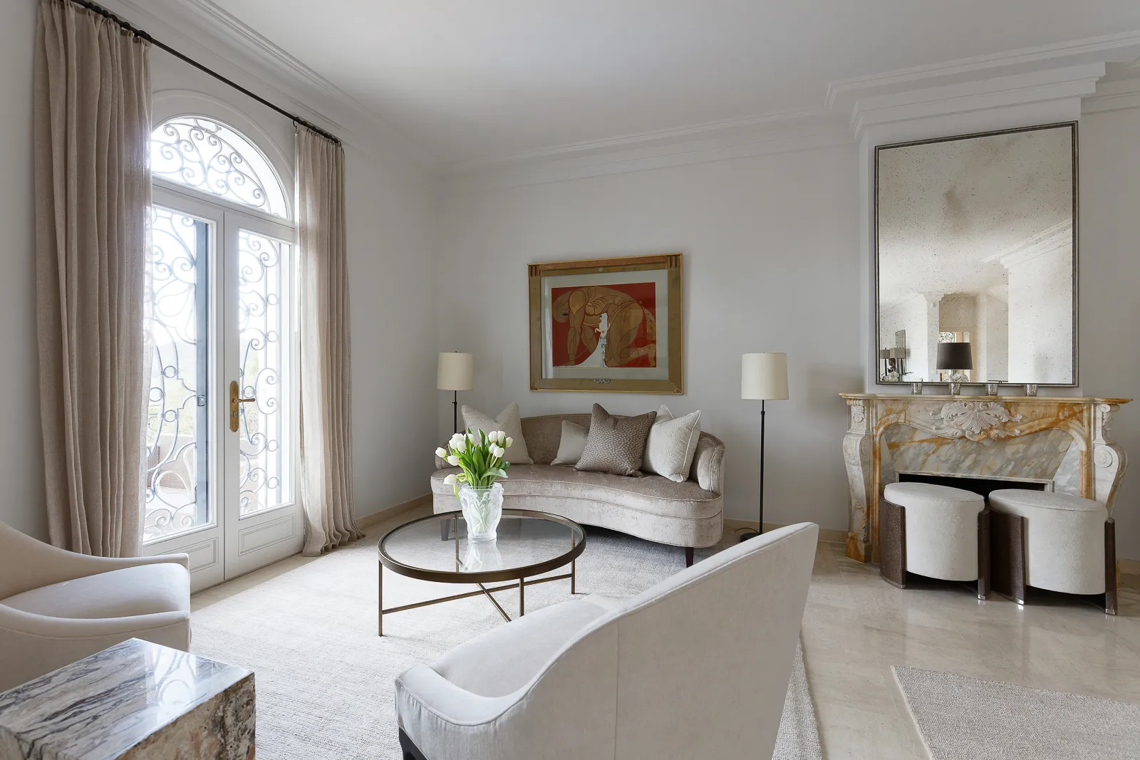 Côte d’Azur — Sitting room in soft neutrals