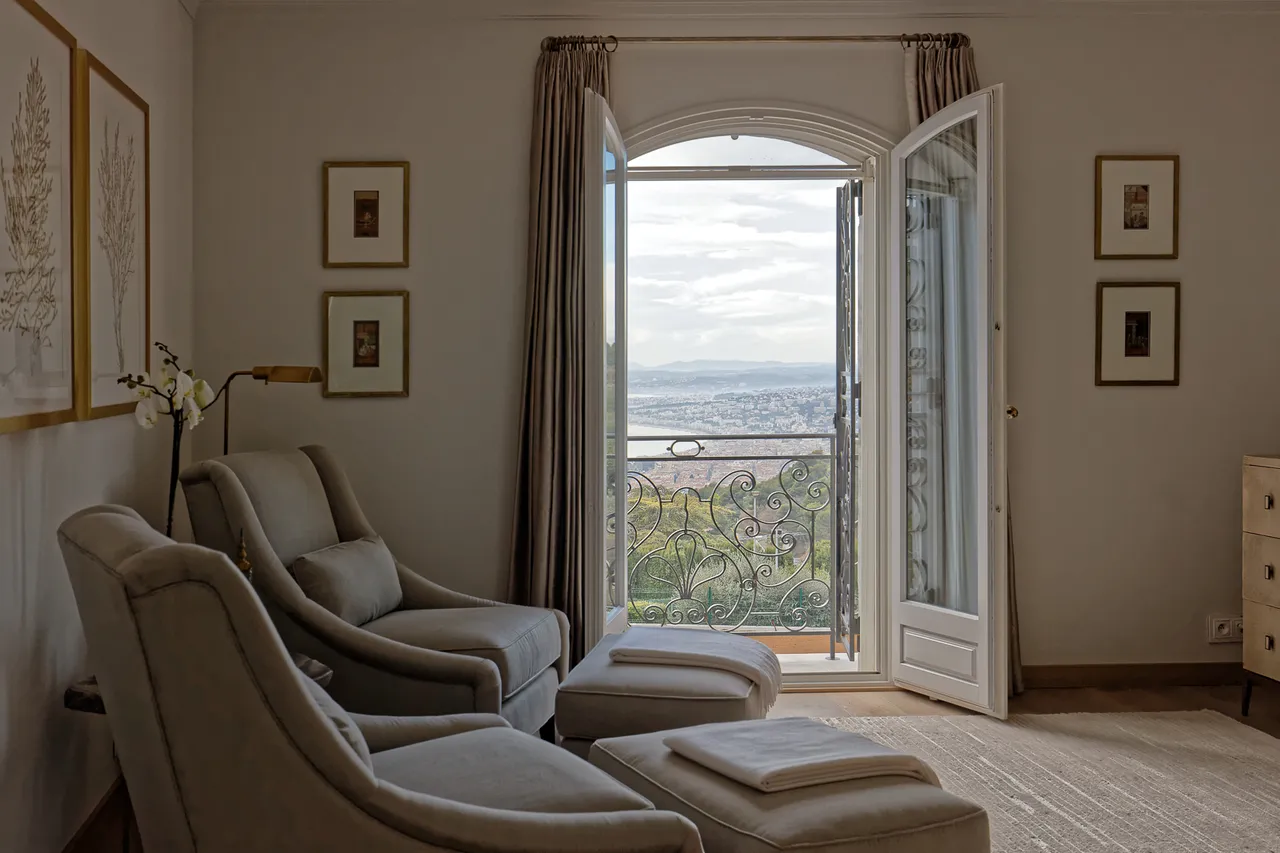 Côte d’Azur — Bedroom seating overlooking the sea